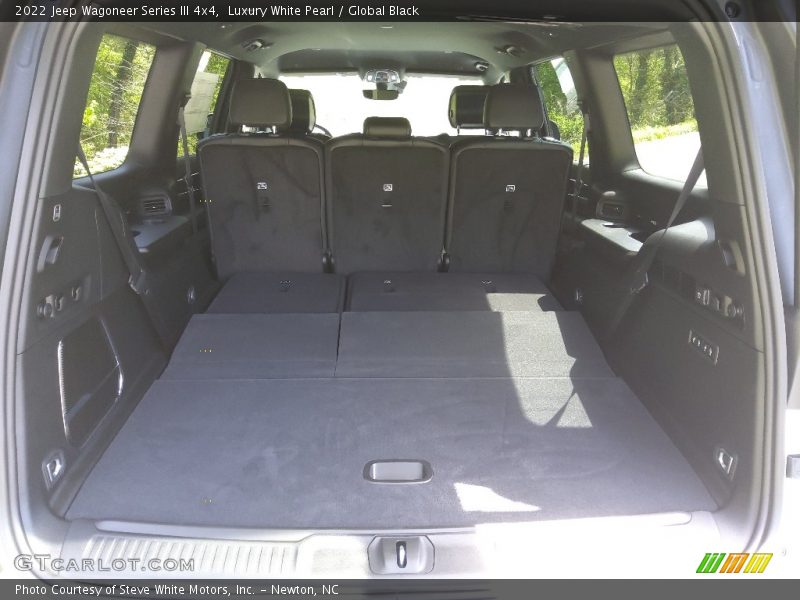 Luxury White Pearl / Global Black 2022 Jeep Wagoneer Series III 4x4