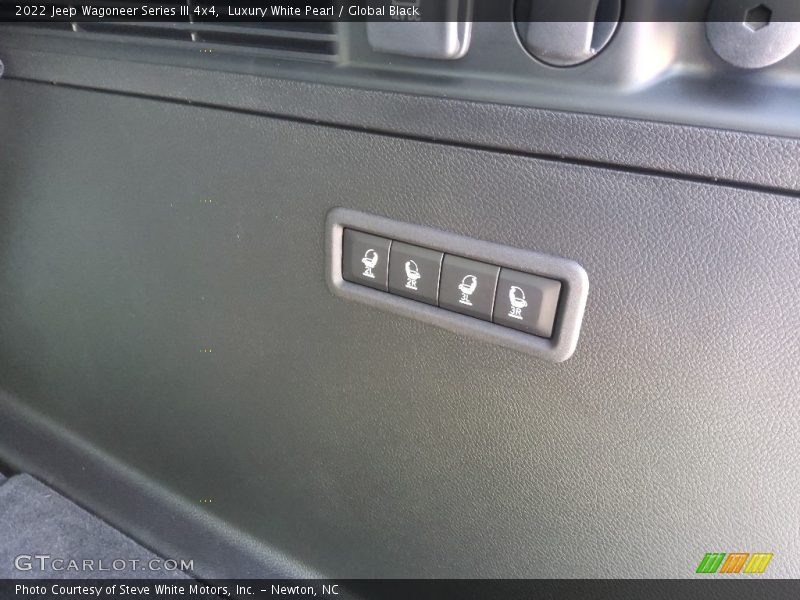 Luxury White Pearl / Global Black 2022 Jeep Wagoneer Series III 4x4