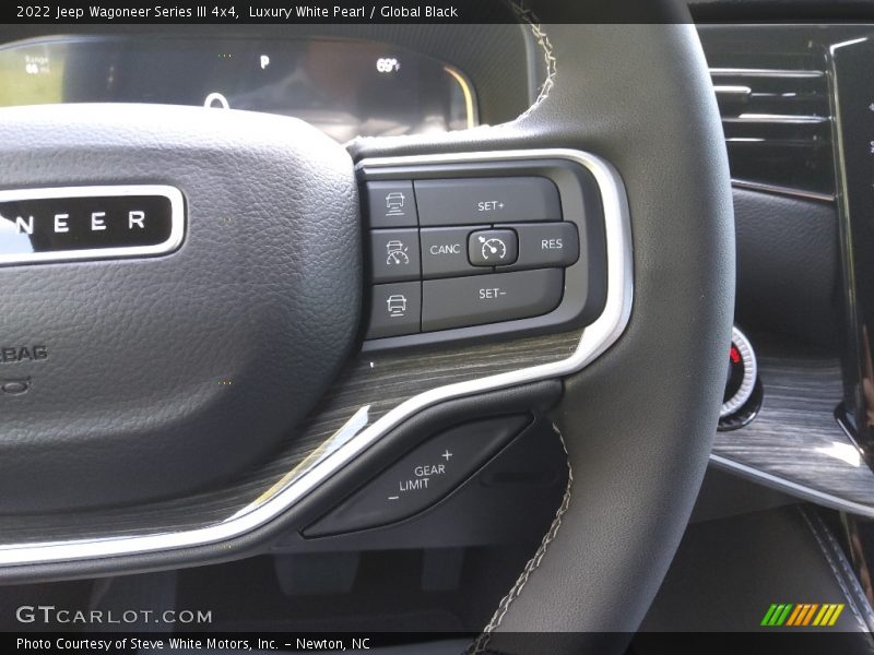 Luxury White Pearl / Global Black 2022 Jeep Wagoneer Series III 4x4
