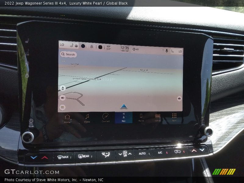 Luxury White Pearl / Global Black 2022 Jeep Wagoneer Series III 4x4