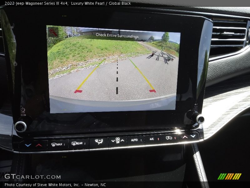 Luxury White Pearl / Global Black 2022 Jeep Wagoneer Series III 4x4