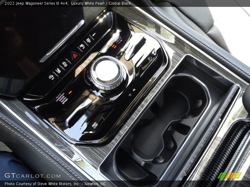 Luxury White Pearl / Global Black 2022 Jeep Wagoneer Series III 4x4