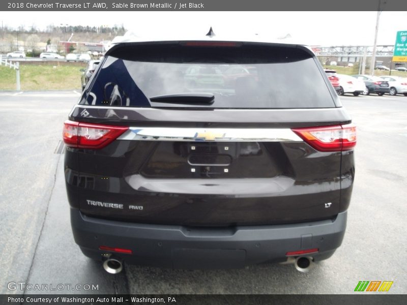 Sable Brown Metallic / Jet Black 2018 Chevrolet Traverse LT AWD