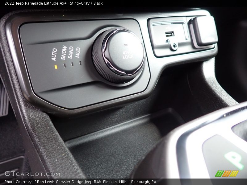 Sting-Gray / Black 2022 Jeep Renegade Latitude 4x4