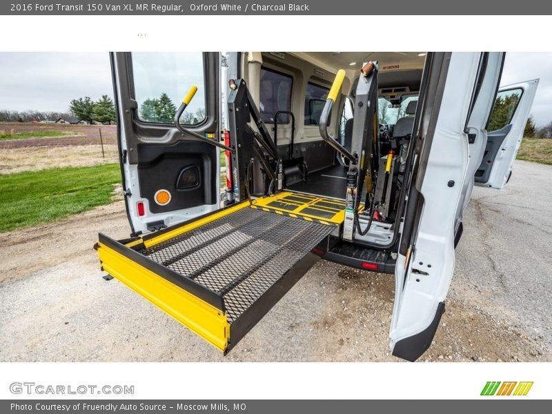 Oxford White / Charcoal Black 2016 Ford Transit 150 Van XL MR Regular