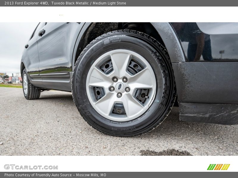Tuxedo Black Metallic / Medium Light Stone 2013 Ford Explorer 4WD
