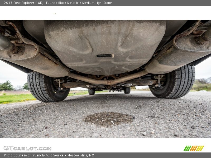 Tuxedo Black Metallic / Medium Light Stone 2013 Ford Explorer 4WD