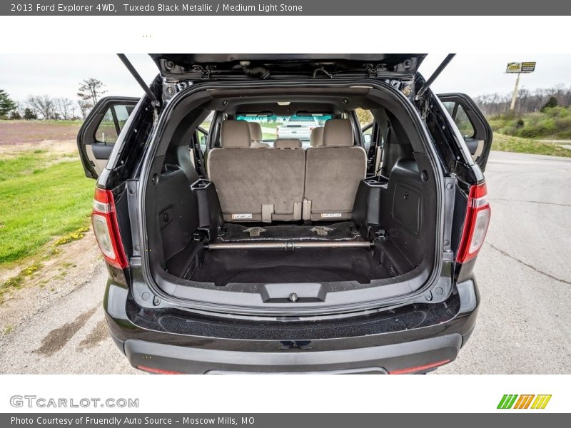 Tuxedo Black Metallic / Medium Light Stone 2013 Ford Explorer 4WD