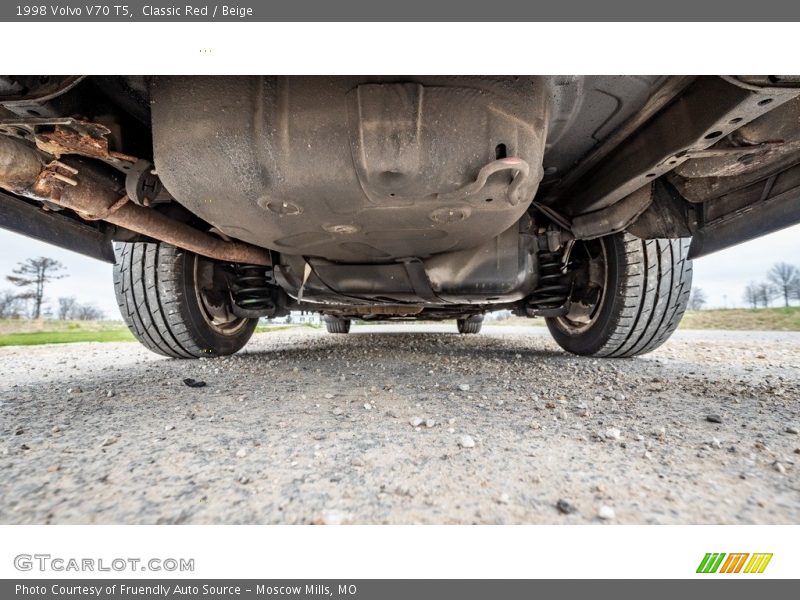 Undercarriage of 1998 V70 T5