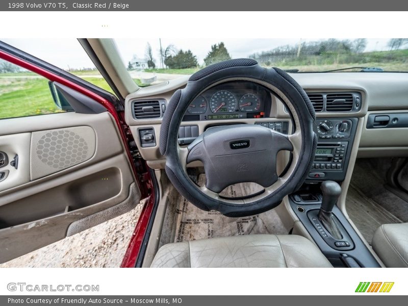 Classic Red / Beige 1998 Volvo V70 T5