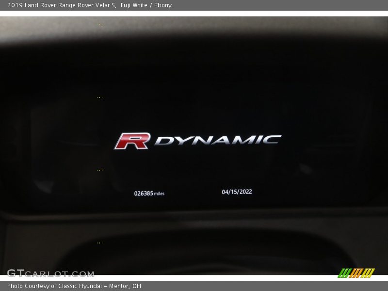 Fuji White / Ebony 2019 Land Rover Range Rover Velar S