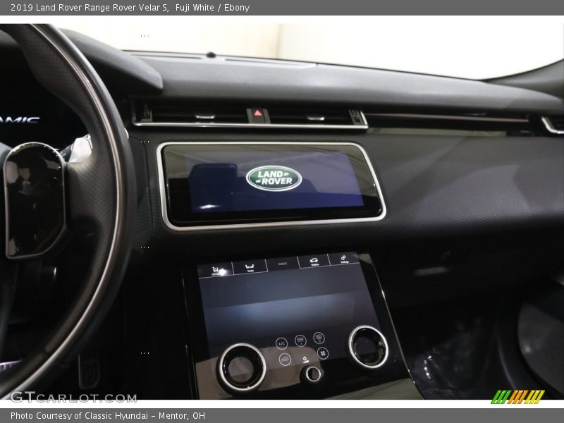 Fuji White / Ebony 2019 Land Rover Range Rover Velar S