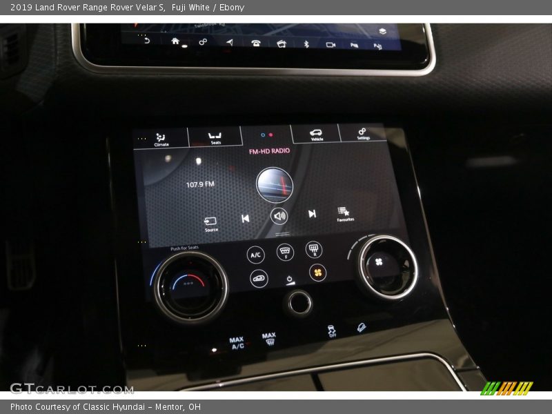 Fuji White / Ebony 2019 Land Rover Range Rover Velar S