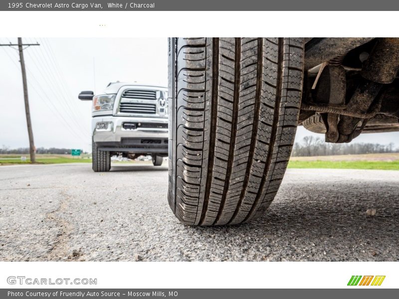 White / Charcoal 1995 Chevrolet Astro Cargo Van