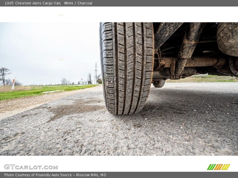 White / Charcoal 1995 Chevrolet Astro Cargo Van
