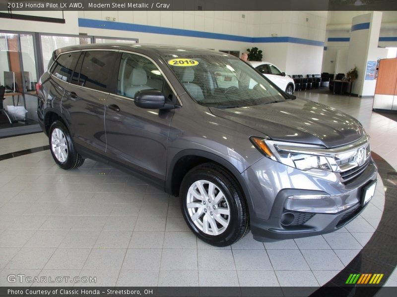 Front 3/4 View of 2019 Pilot LX AWD