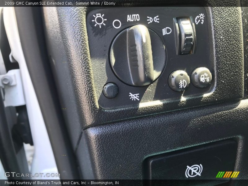 Controls of 2009 Canyon SLE Extended Cab