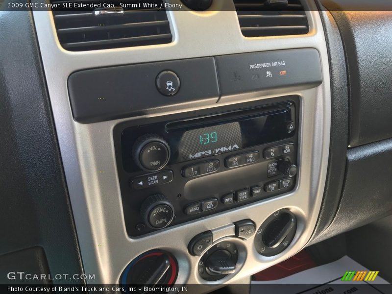 Controls of 2009 Canyon SLE Extended Cab