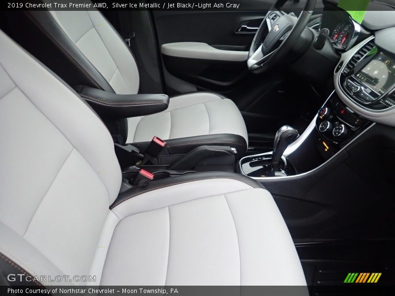 Silver Ice Metallic / Jet Black/­Light Ash Gray 2019 Chevrolet Trax Premier AWD