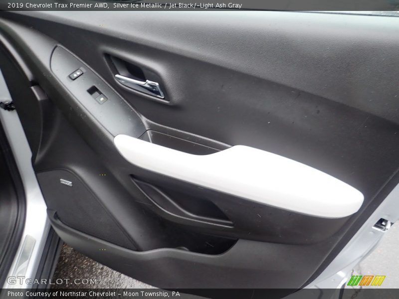 Silver Ice Metallic / Jet Black/­Light Ash Gray 2019 Chevrolet Trax Premier AWD
