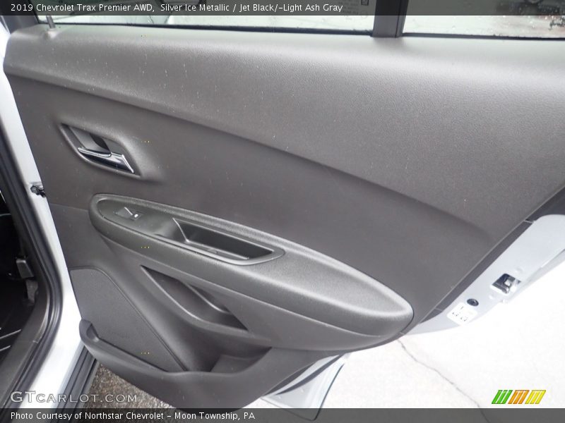 Silver Ice Metallic / Jet Black/­Light Ash Gray 2019 Chevrolet Trax Premier AWD