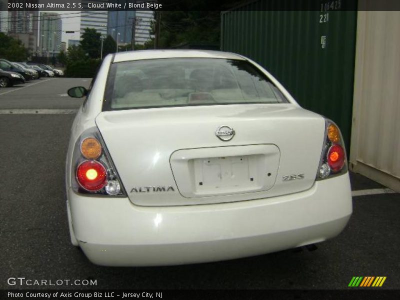 Cloud White / Blond Beige 2002 Nissan Altima 2.5 S