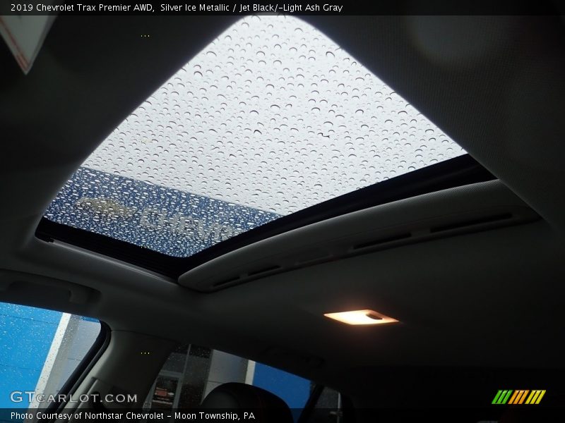Silver Ice Metallic / Jet Black/­Light Ash Gray 2019 Chevrolet Trax Premier AWD
