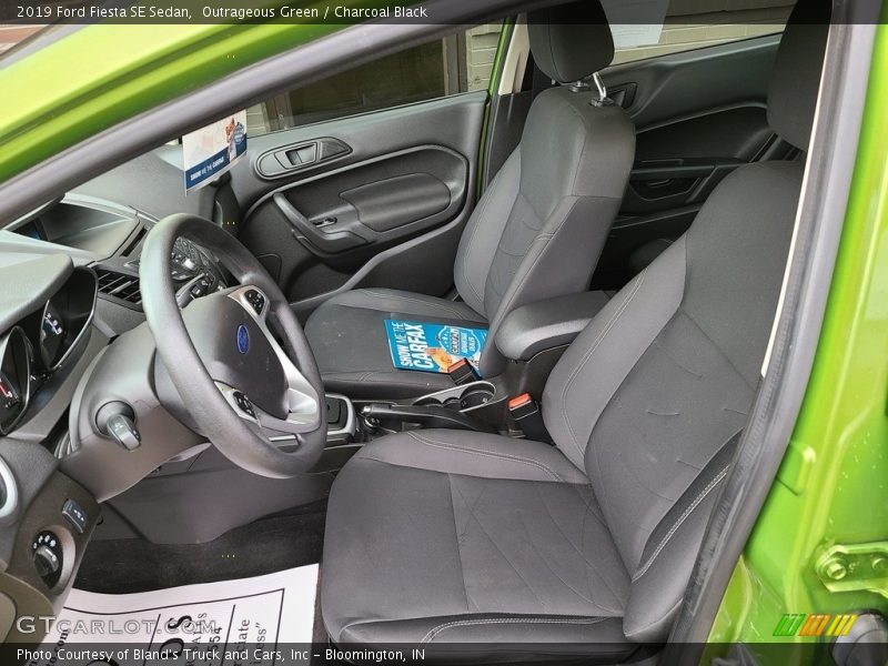Outrageous Green / Charcoal Black 2019 Ford Fiesta SE Sedan