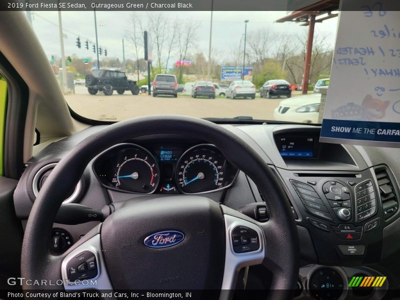 Outrageous Green / Charcoal Black 2019 Ford Fiesta SE Sedan