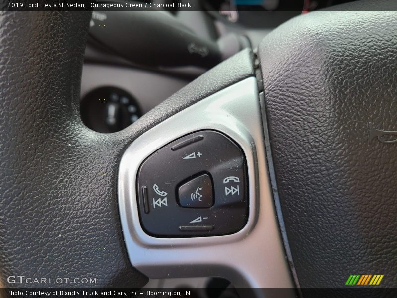 Outrageous Green / Charcoal Black 2019 Ford Fiesta SE Sedan