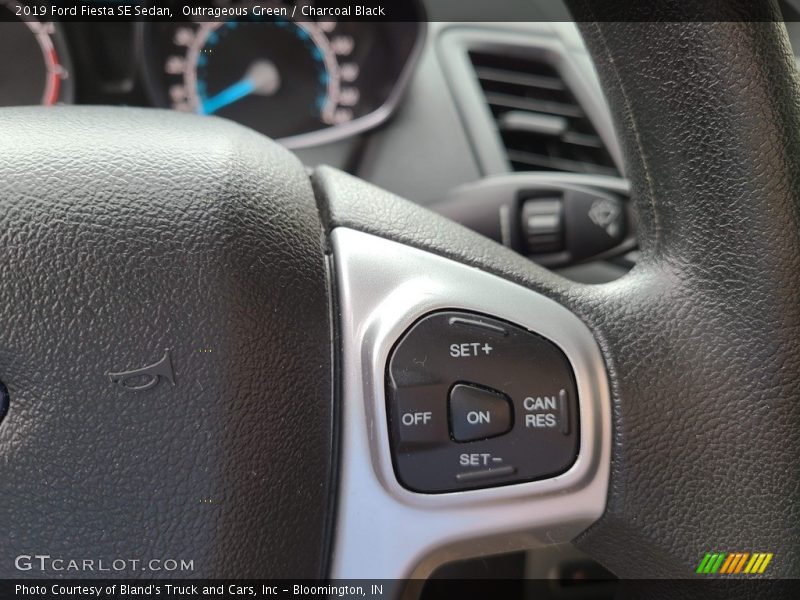 Outrageous Green / Charcoal Black 2019 Ford Fiesta SE Sedan