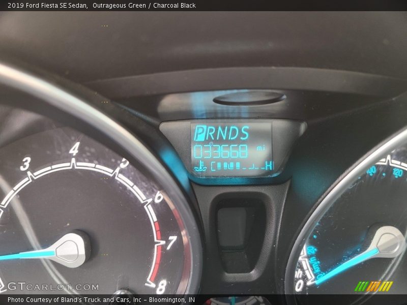 Outrageous Green / Charcoal Black 2019 Ford Fiesta SE Sedan