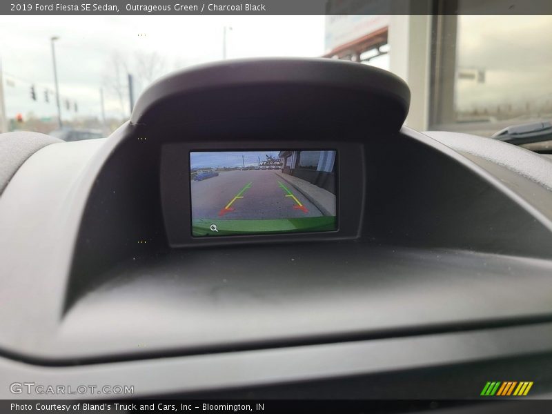 Outrageous Green / Charcoal Black 2019 Ford Fiesta SE Sedan