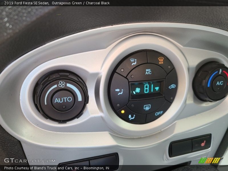 Outrageous Green / Charcoal Black 2019 Ford Fiesta SE Sedan