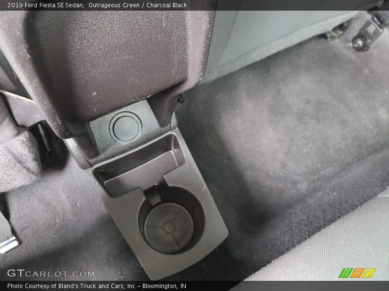 Outrageous Green / Charcoal Black 2019 Ford Fiesta SE Sedan