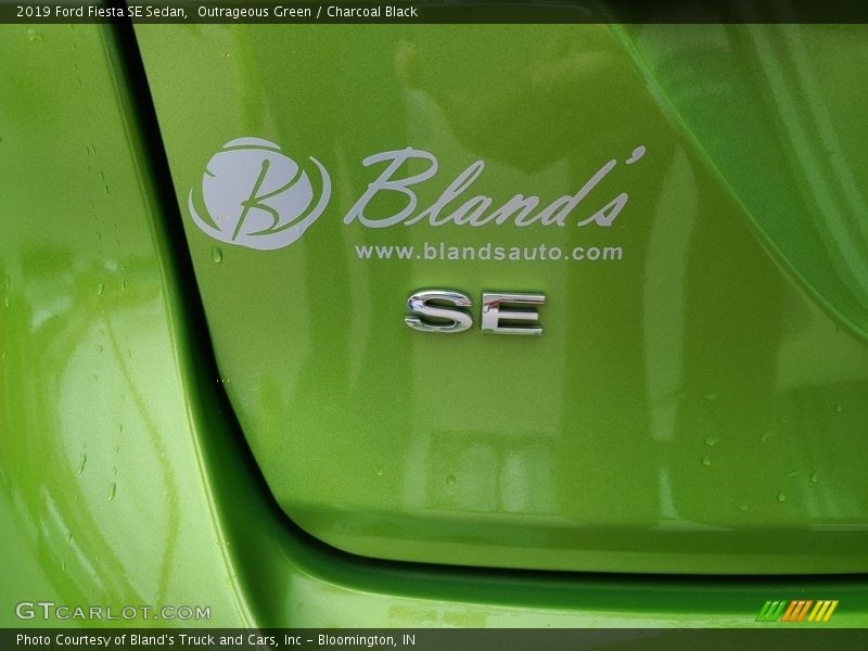 Outrageous Green / Charcoal Black 2019 Ford Fiesta SE Sedan