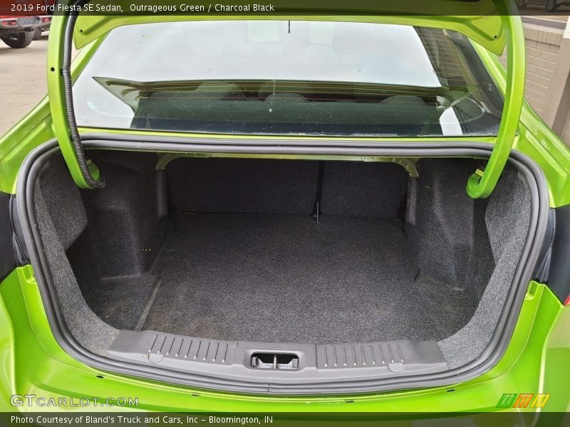 Outrageous Green / Charcoal Black 2019 Ford Fiesta SE Sedan