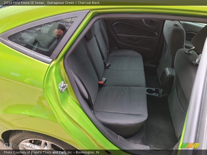 Outrageous Green / Charcoal Black 2019 Ford Fiesta SE Sedan