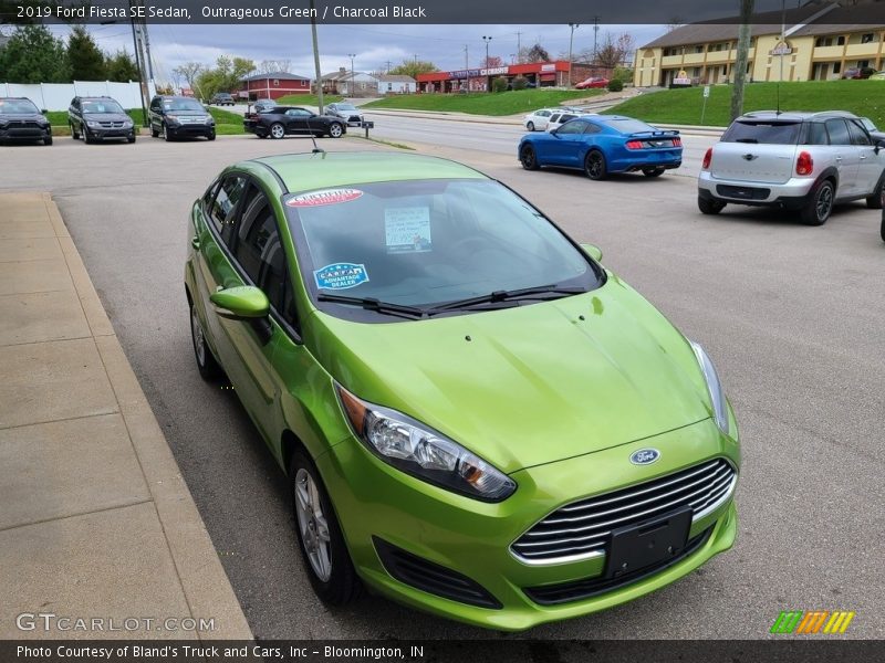Outrageous Green / Charcoal Black 2019 Ford Fiesta SE Sedan