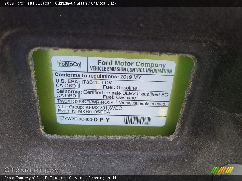 Outrageous Green / Charcoal Black 2019 Ford Fiesta SE Sedan