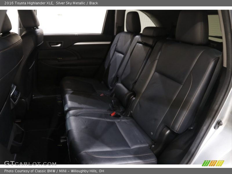 Silver Sky Metallic / Black 2016 Toyota Highlander XLE