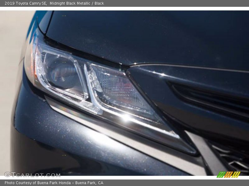 Midnight Black Metallic / Black 2019 Toyota Camry SE
