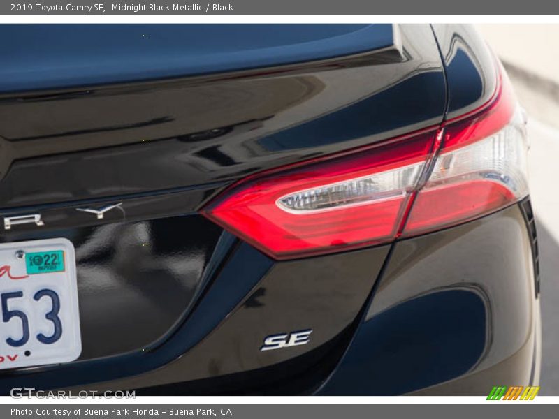 Midnight Black Metallic / Black 2019 Toyota Camry SE