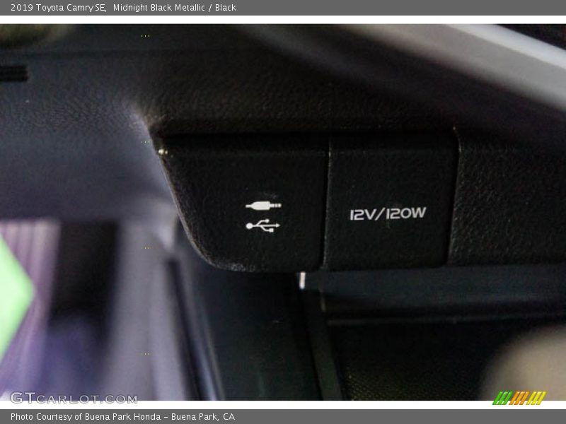 Midnight Black Metallic / Black 2019 Toyota Camry SE