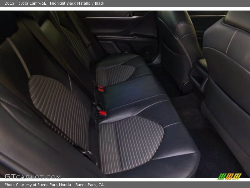 Midnight Black Metallic / Black 2019 Toyota Camry SE