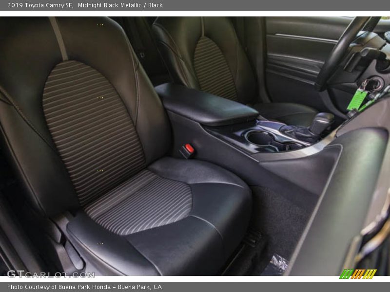 Midnight Black Metallic / Black 2019 Toyota Camry SE