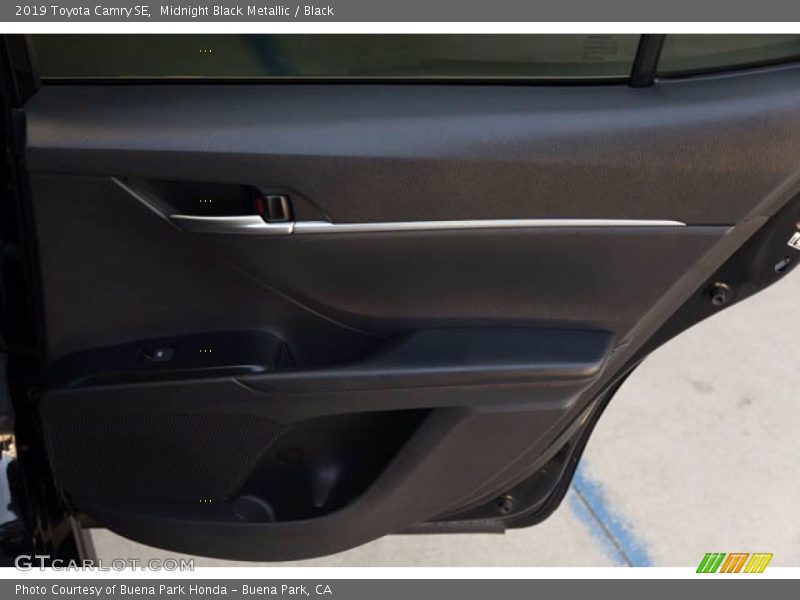 Midnight Black Metallic / Black 2019 Toyota Camry SE