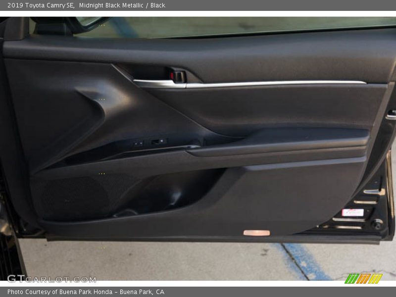 Midnight Black Metallic / Black 2019 Toyota Camry SE