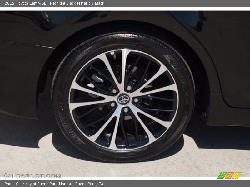 Midnight Black Metallic / Black 2019 Toyota Camry SE