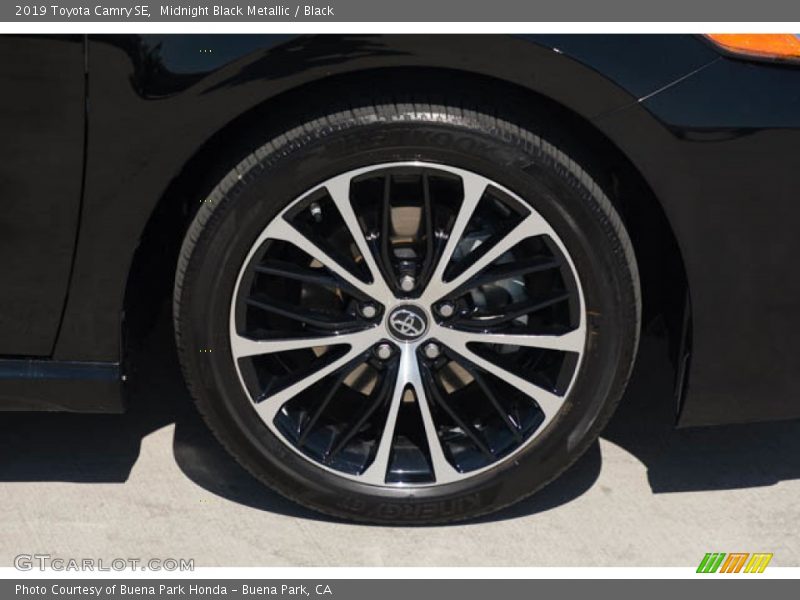 Midnight Black Metallic / Black 2019 Toyota Camry SE